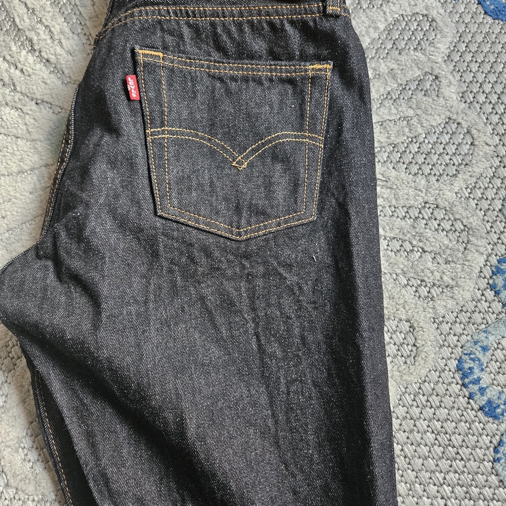 Levi's Men’s Black Straight Jeans with Contrast Stitching